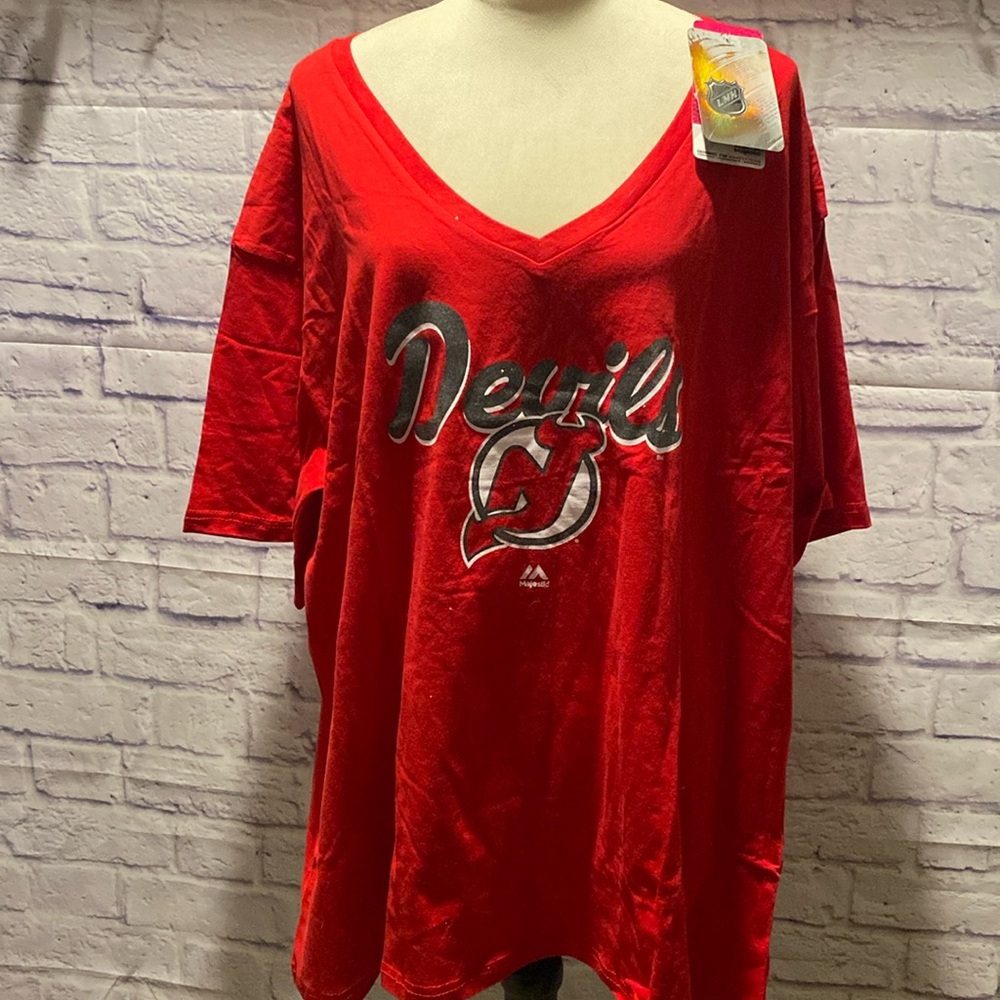 NHL women’s Devils t-shirt.